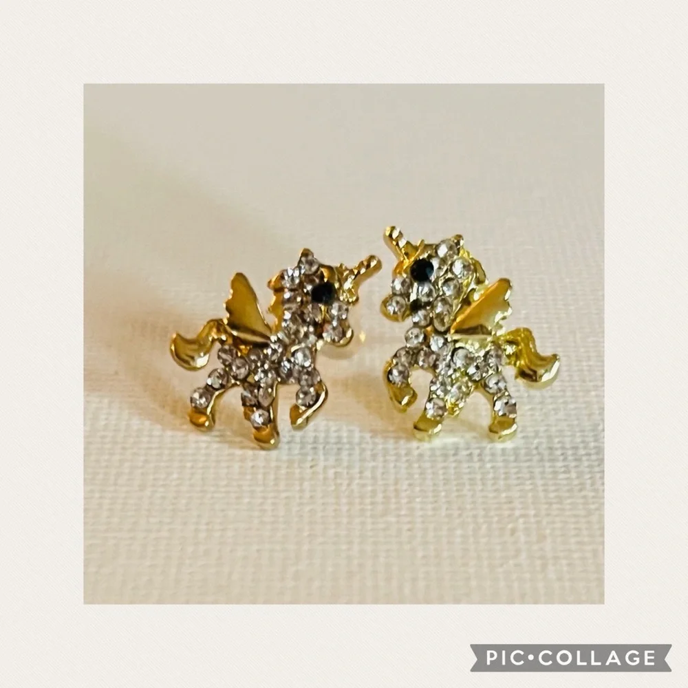 NWT Exquisite Gold Tone Rhinestone Unicorn Post Earrings HP - Picture 5 of 6